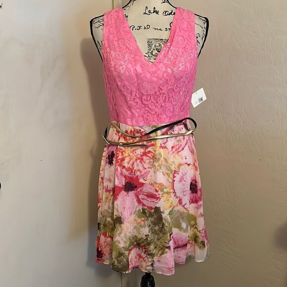 Donna Morgan Fit & Flare V-Neck Pink Lace Mixed Media Multi Floral Print Dress - Picture 3 of 15